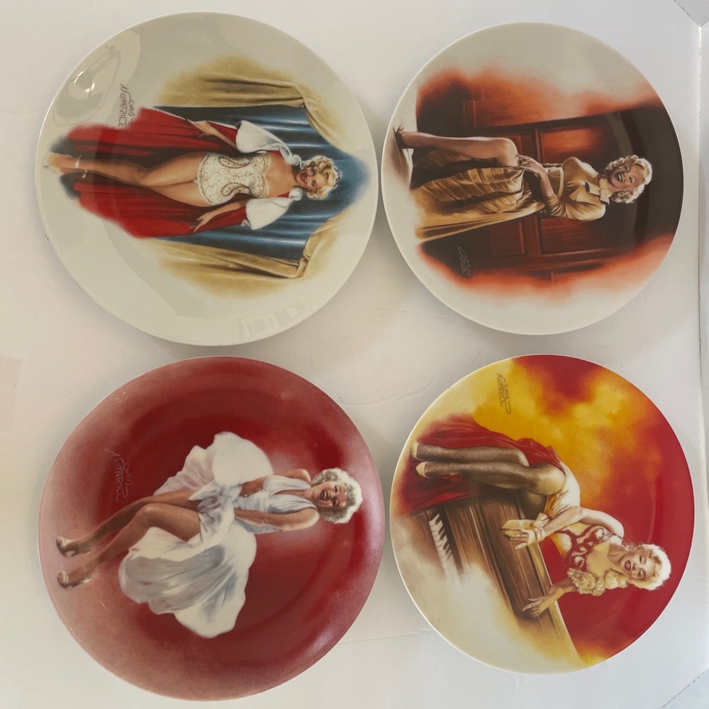 Marilyn Monroe classic designer souvenir plate set from early 90s